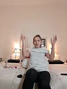 Snapshot of DaisyDea chatting on 3, 2, 2026 DaisyDea online show from 3, 2, 2026