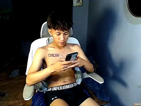 Snapshot of naughtyboyloy_0 chatting on 30, 4, 2026 naughtyboyloy 0 online show from 30, 4, 2026