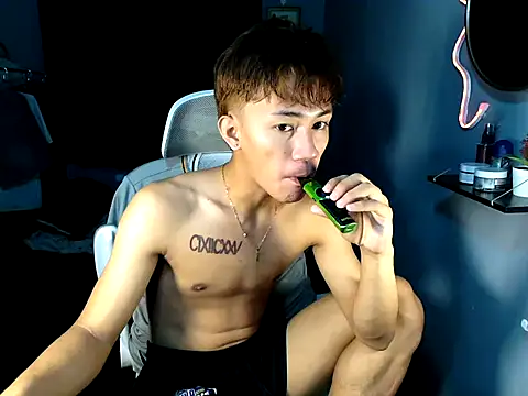 Snapshot of naughtyboyloy_0 chatting on 25, 5, 2026 naughtyboyloy 0 online show from 25, 5, 2026