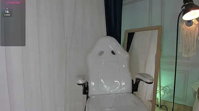 Doll Isa  online show from 4, 12, 2025