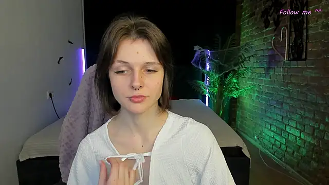 Snapshot of Shine_Vivi chatting on 12, 11, 2025 Shine Vivi online show from 12, 11, 2025