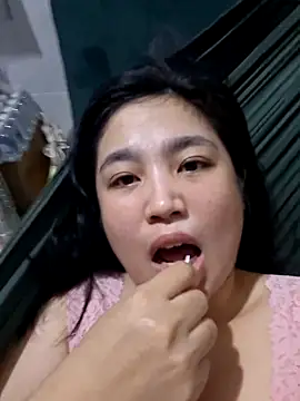 Snapshot of Minn-cute chatting on 14, 5, 2026 Minn-cute online show from 14, 5, 2026
