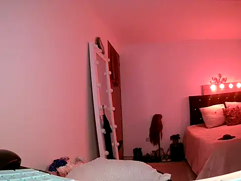 Snapshot of Miamourkendalls chatting on 8, 9, 2025 Miamourkendalls online show from 8, 9, 2025