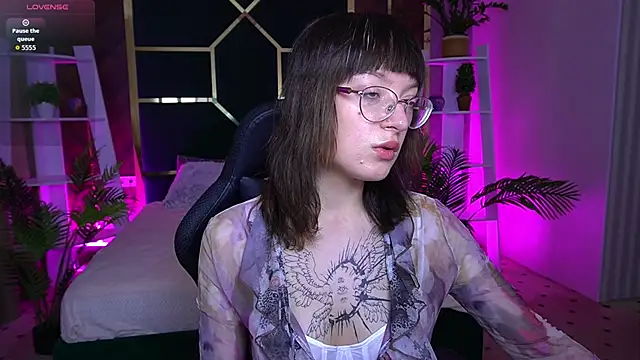 Pixie Peachh online show from 1, 11, 2025