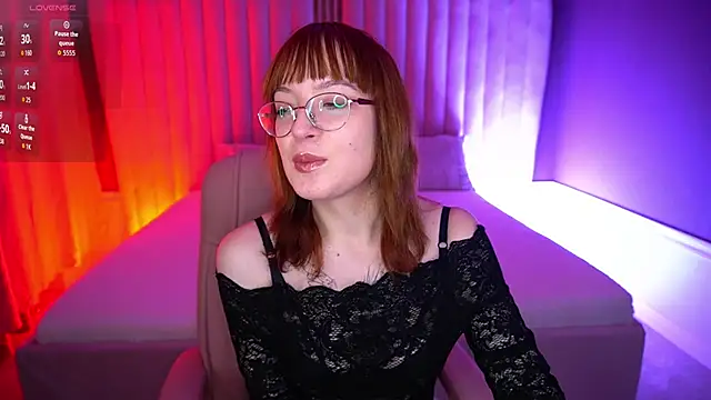 Pixie Peachh online show from 19, 11, 2025