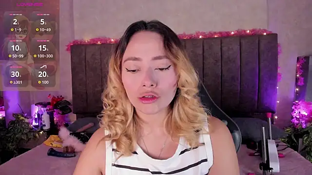 Snapshot of LanaMills_ chatting on 28, 5, 2026 LanaMills online show from 28, 5, 2026