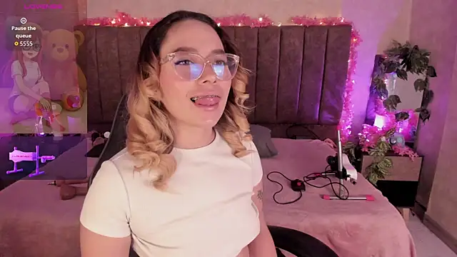 Snapshot of LanaMills_ chatting on 28, 7, 2026 LanaMills online show from 28, 7, 2026