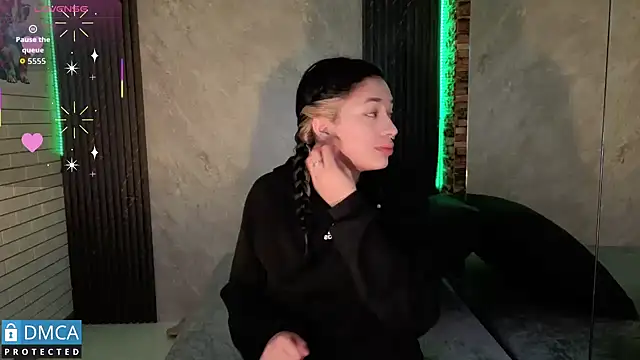 stepha   online show from 17, 12, 2025