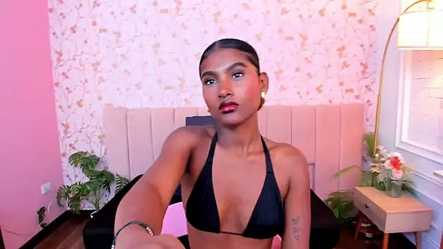 Snapshot of halleylorens chatting on 9, 7, 2026 halleylorens online show from 9, 7, 2026