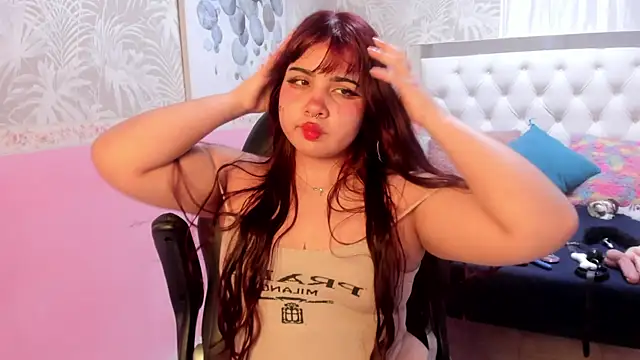 Snapshot of Zara_Snow chatting on 10, 4, 2026 Zara Snow online show from 10, 4, 2026