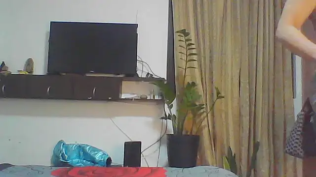 naiaratobon   online show from 24, 10, 2025