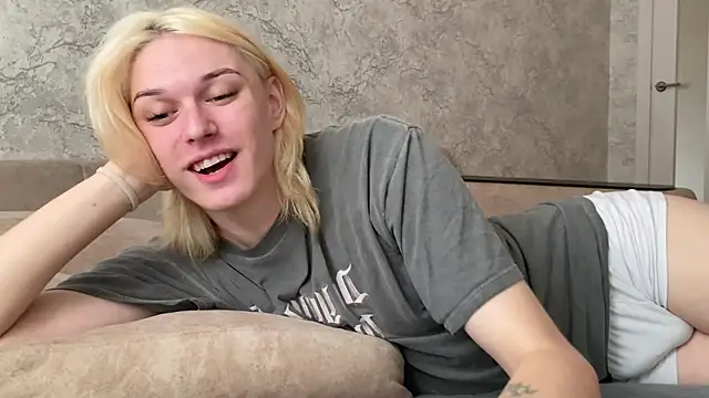 Snapshot of evelina228 chatting on 19, 9, 2025 evelina228 online show from 19, 9, 2025