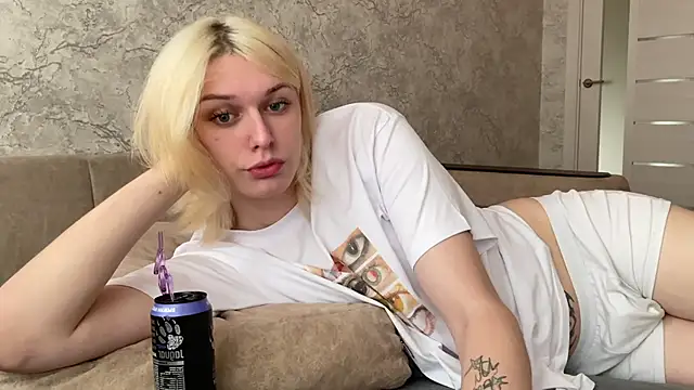 Snapshot of evelina228 chatting on 1, 10, 2025 evelina228 online show from 1, 10, 2025