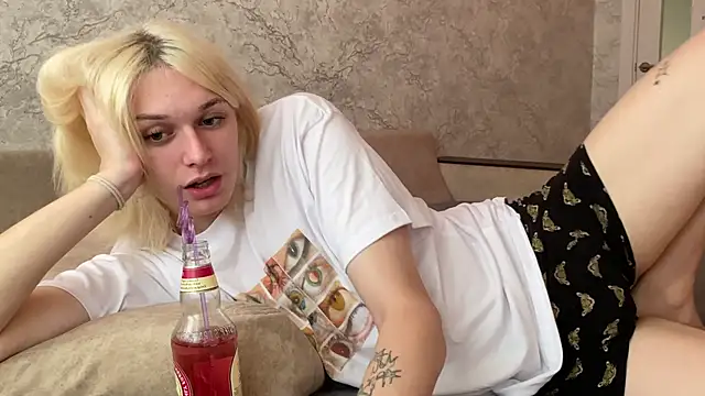 Snapshot of evelina228 chatting on 2, 10, 2025 evelina228 online show from 2, 10, 2025