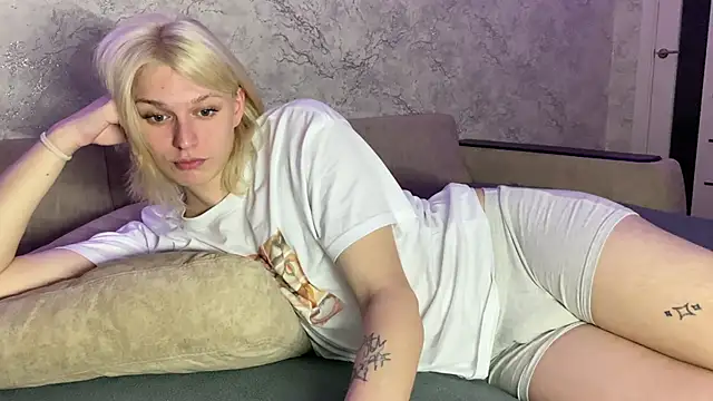 Snapshot of evelina228 chatting on 18, 10, 2025 evelina228 online show from 18, 10, 2025