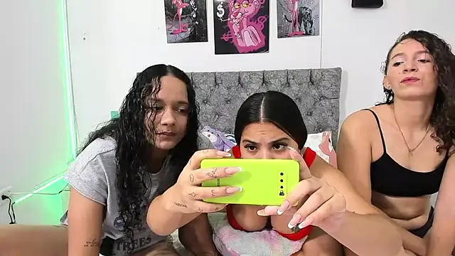 Snapshot of nay_and_aleja1 chatting on 22, 4, 2026 nay and aleja1 online show from 22, 4, 2026