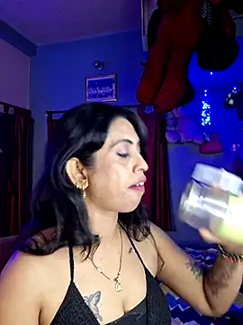 Snapshot of Love_Beauty01 chatting on 3, 4, 2026 Love Beauty01 online show from 3, 4, 2026