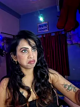 Snapshot of Love_Beauty01 chatting on 6, 4, 2026 Love Beauty01 online show from 6, 4, 2026