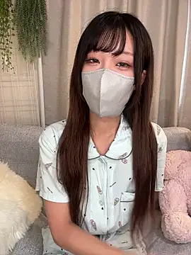 Snapshot of emiiiii1001 chatting on 1, 11, 2025 emiiiii1001 online show from 1, 11, 2025