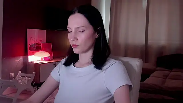 AdeleShinemm online show from 15, 4, 2026