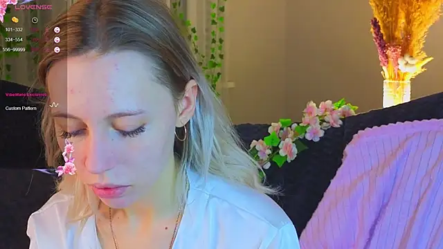 NyxaThorn online show from 5, 12, 2025