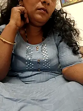 Snapshot of Aunty_Boy_143 chatting on 6, 10, 2025 Aunty Boy 143 online show from 6, 10, 2025