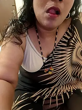 Snapshot of Aunty_Boy_143 chatting on 8, 10, 2025 Aunty Boy 143 online show from 8, 10, 2025