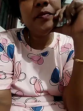 Snapshot of Aunty_Boy_143 chatting on 31, 10, 2025 Aunty Boy 143 online show from 31, 10, 2025