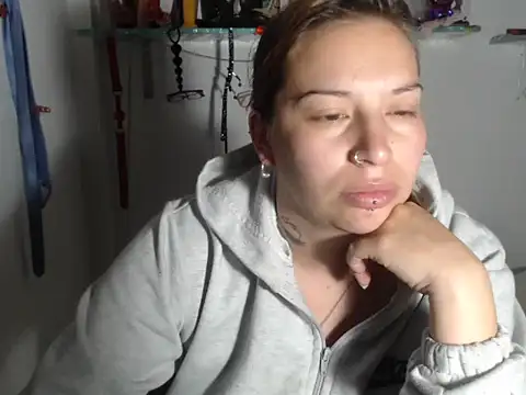 cloequeen15 online show from 24, 9, 2025