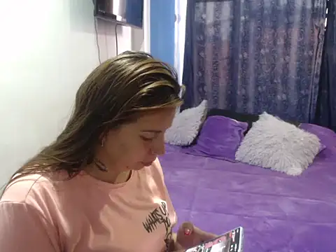 cloequeen15 online show from 6, 10, 2025