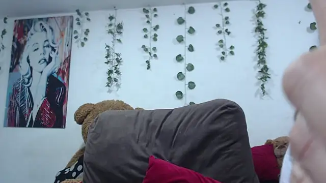 Snapshot of Samanta_milf84 chatting on 15, 1, 2026 Samanta milf84 online show from 15, 1, 2026