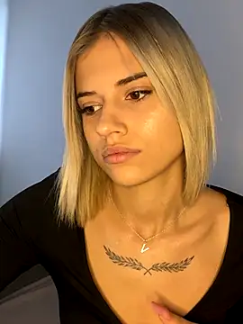 Snapshot of AishaKali chatting on 3, 10, 2025 AishaKali online show from 3, 10, 2025