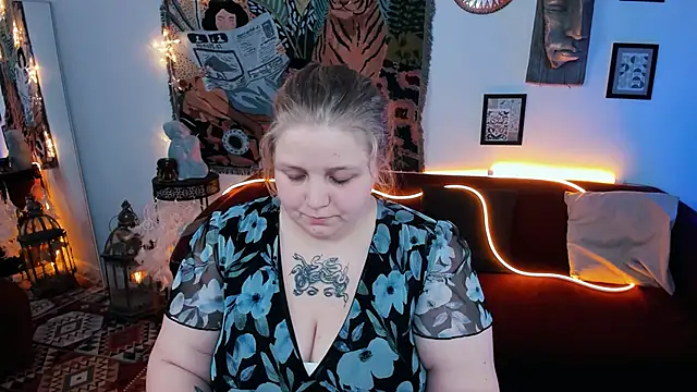 Snapshot of SladaDell chatting on 9, 9, 2025 SladaDell online show from 9, 9, 2025