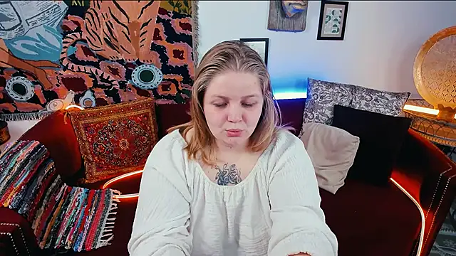 Snapshot of SladaDell chatting on 13, 9, 2025 SladaDell online show from 13, 9, 2025