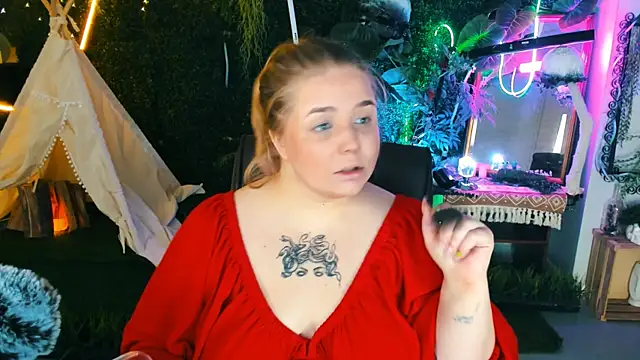 Snapshot of SladaDell chatting on 25, 9, 2025 SladaDell online show from 25, 9, 2025