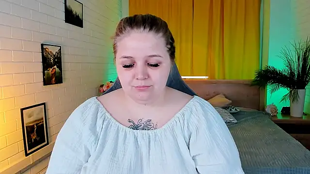 Snapshot of SladaDell chatting on 11, 10, 2025 SladaDell online show from 11, 10, 2025