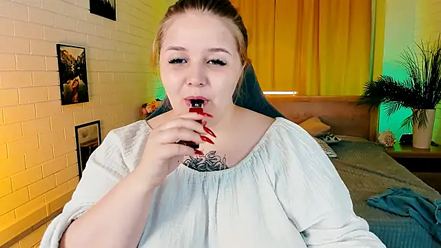 Snapshot of SladaDell chatting on 12, 10, 2025 SladaDell online show from 12, 10, 2025