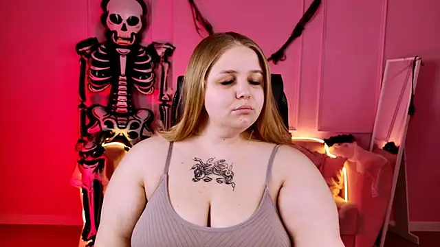 Snapshot of SladaDell chatting on 18, 10, 2025 SladaDell online show from 18, 10, 2025