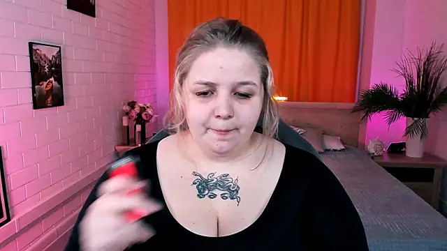 Snapshot of SladaDell chatting on 4, 11, 2025 SladaDell online show from 4, 11, 2025