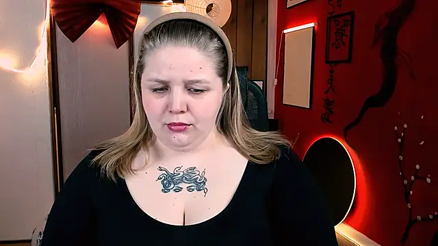 Snapshot of SladaDell chatting on 15, 12, 2025 SladaDell online show from 15, 12, 2025