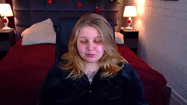 Snapshot of SladaDell chatting on 18, 12, 2025 SladaDell online show from 18, 12, 2025