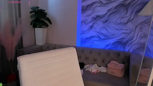 Aria Mila online show from 14, 4, 2026