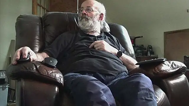 Snapshot of janzer13 chatting on 5, 2, 2026 janzer13 online show from 5, 2, 2026