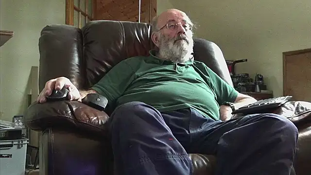 Snapshot of janzer13 chatting on 6, 2, 2026 janzer13 online show from 6, 2, 2026