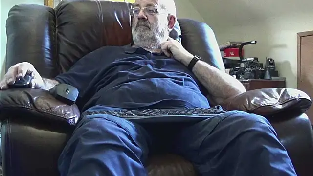 Snapshot of janzer13 chatting on 3, 3, 2026 janzer13 online show from 3, 3, 2026