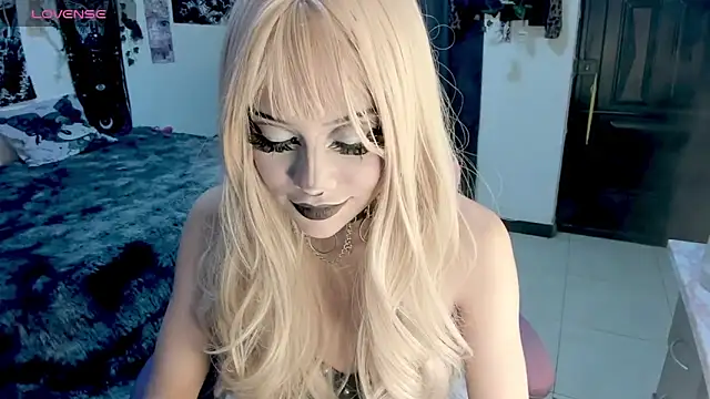 GothKitten666 online show from 18, 4, 2026