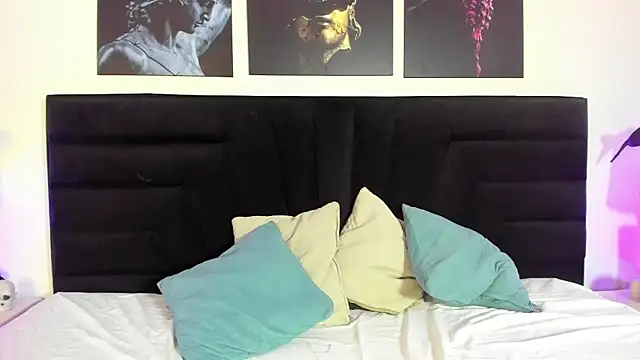 Snapshot of BellaRoux1 chatting on 28, 10, 2025 BellaRoux1 online show from 28, 10, 2025