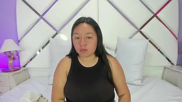 Snapshot of BellaRoux1 chatting on 4, 12, 2025 BellaRoux1 online show from 4, 12, 2025