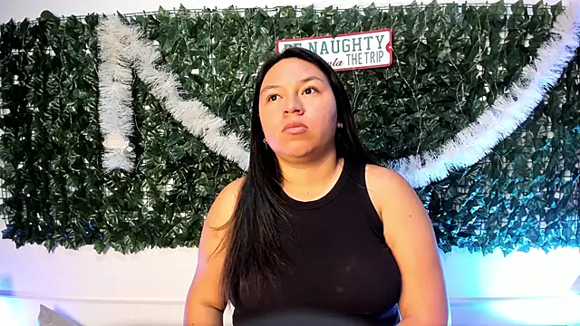 Snapshot of BellaRoux1 chatting on 19, 12, 2025 BellaRoux1 online show from 19, 12, 2025