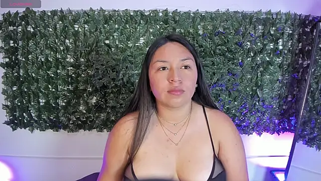 Snapshot of BellaRoux1 chatting on 9, 1, 2026 BellaRoux1 online show from 9, 1, 2026